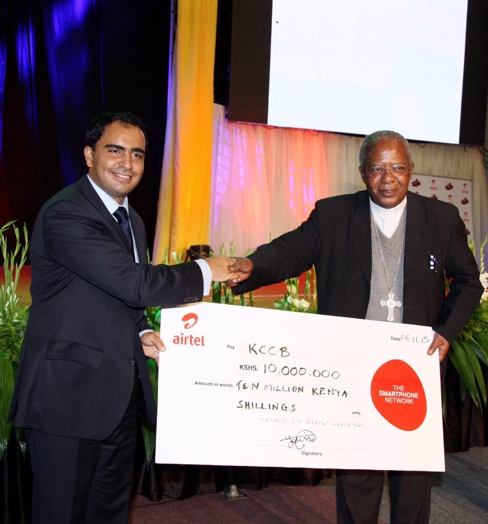 Airtel Kenya CEO Adil El Youssefi presents a cheque to Cardinal John Njue