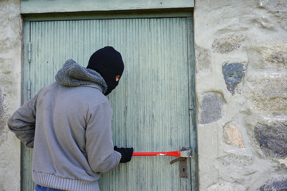 Balaclava Break Into Burglary Crowbar Thief