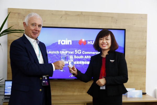 Rain CEO, Willem Roos and Shi Jilin, President of Huawei Cloud Core Network Product Line