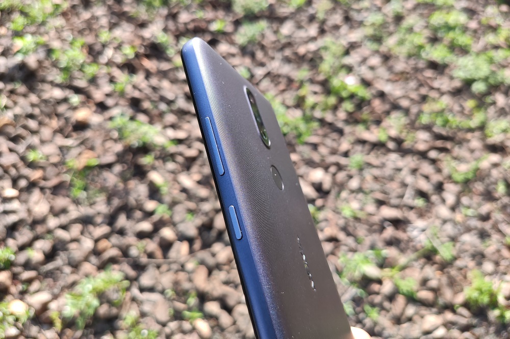 Nokia 2.4 sideview_1