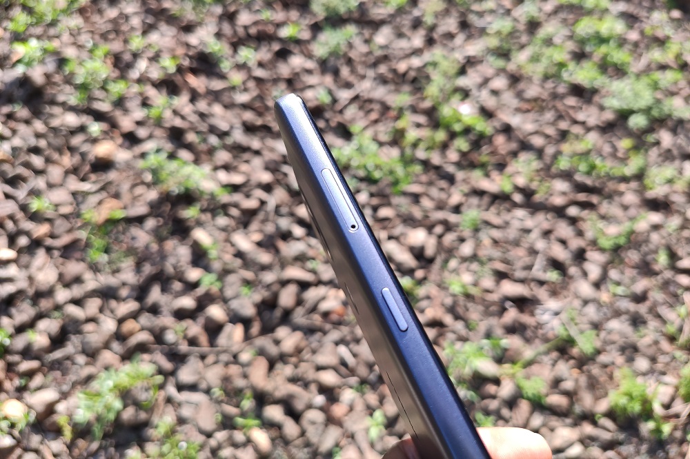 Nokia 2.4 sideview_2