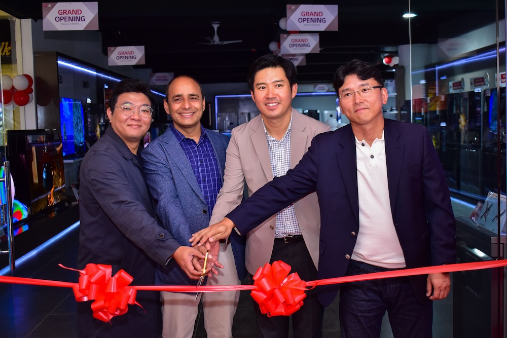 LG Opens New Brandshop and Laundromat at T-mall