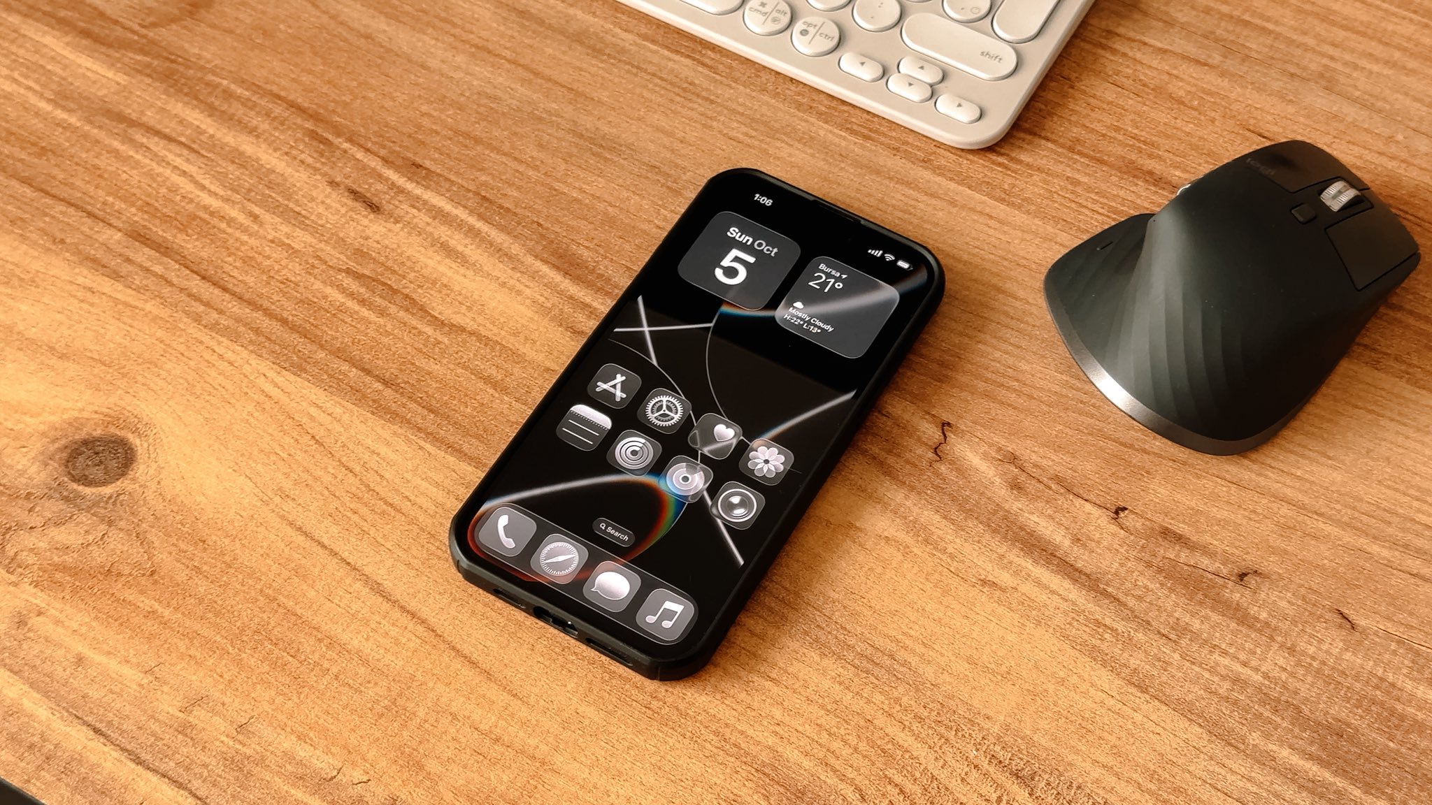Liquid Glass design in iOS 26