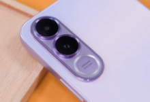 A close-up view of the Vivo V70 FE rear camera system, highlighting the dual-lens layout and 200MP main camera housed in Vivo’s vertical camera design.